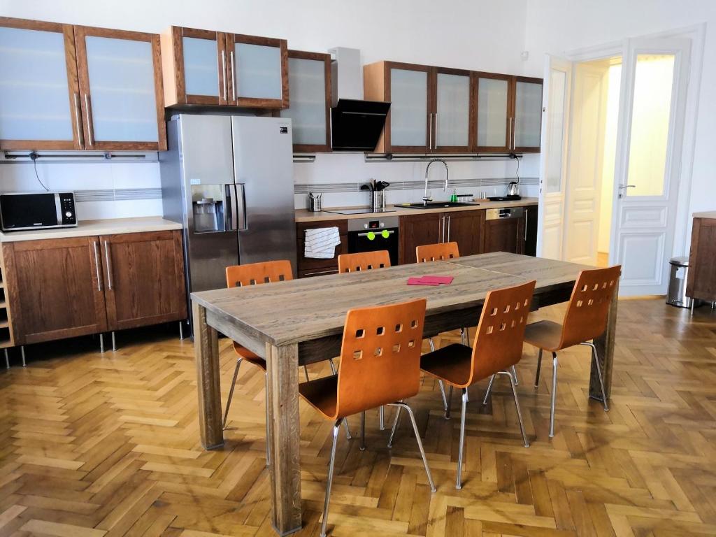 Kuchyň nebo kuchyňský kout v ubytování Villa Cafe