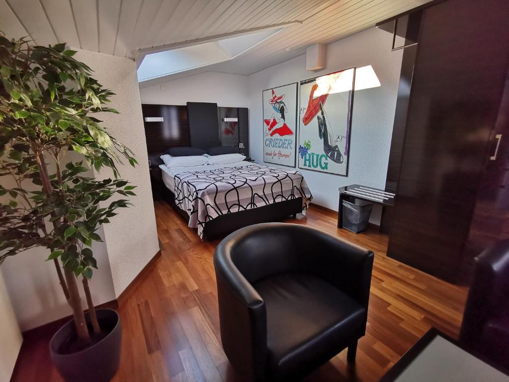 Postel nebo postele na pokoji v ubytování Hotel Brienzersee