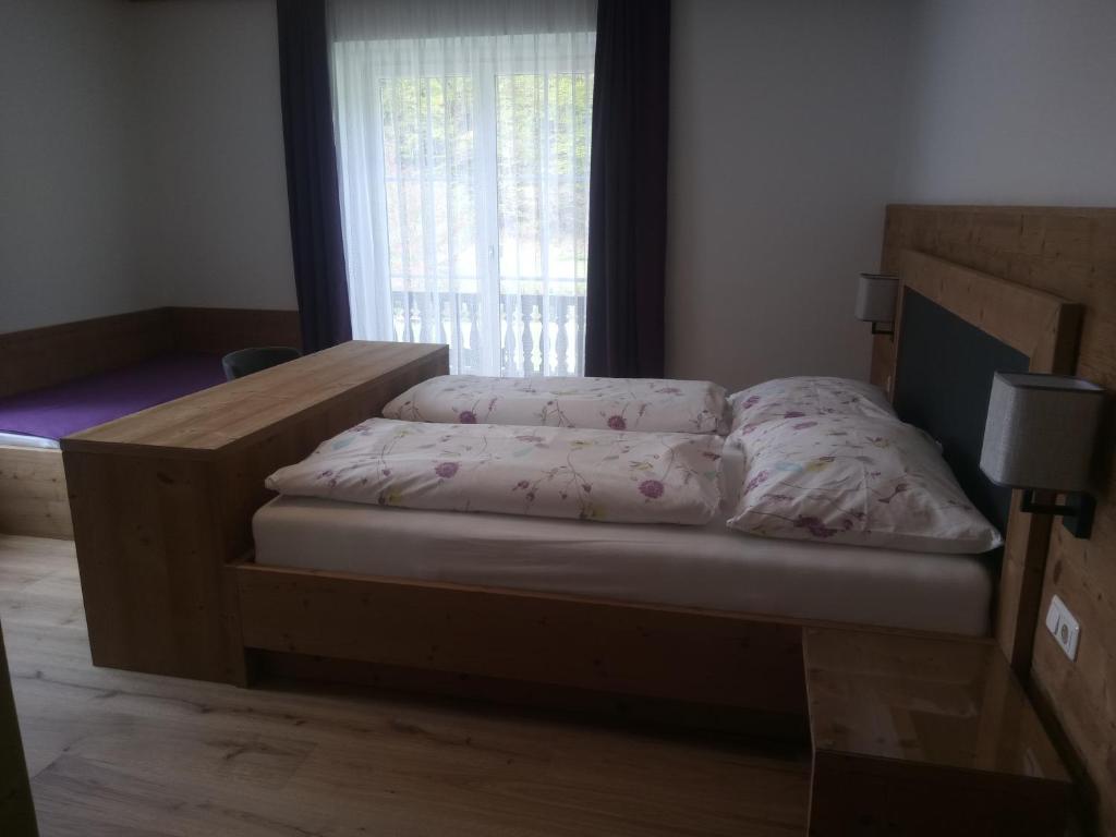 A bed or beds in a room at Ferienhaus Mendlingbauer