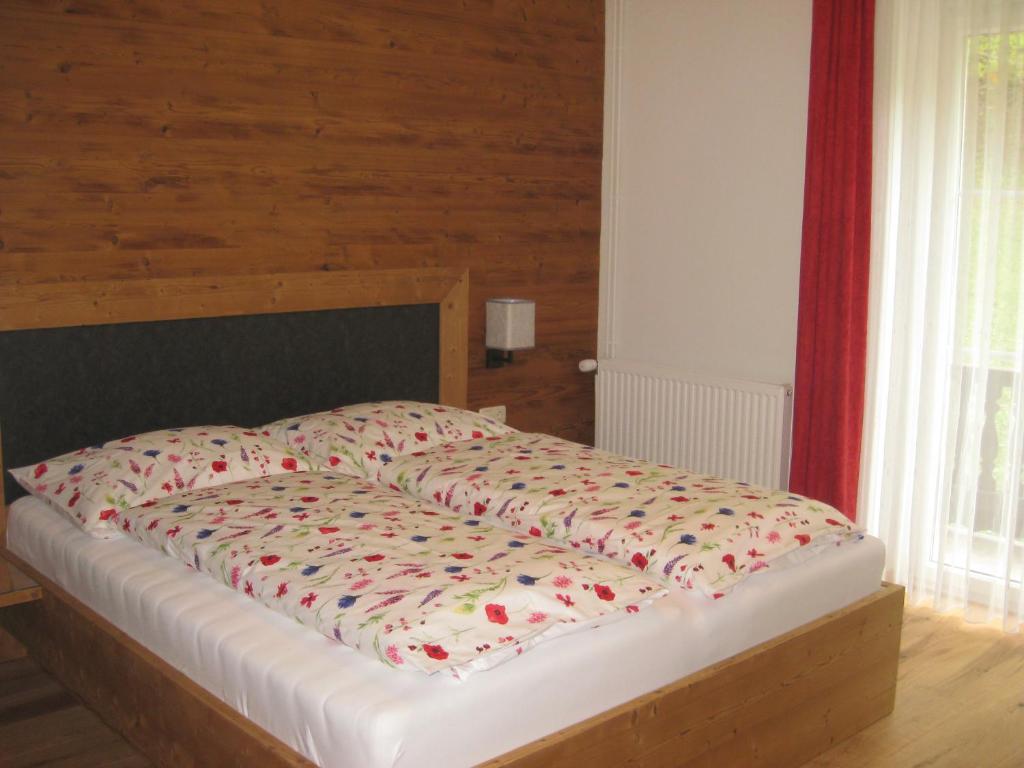 A bed or beds in a room at Ferienhaus Mendlingbauer