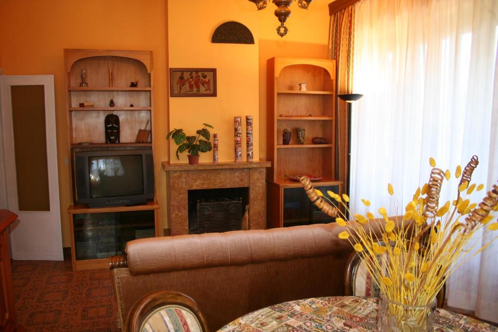 Televízia a/alebo spoločenská miestnosť v ubytovaní La casa di Rachele