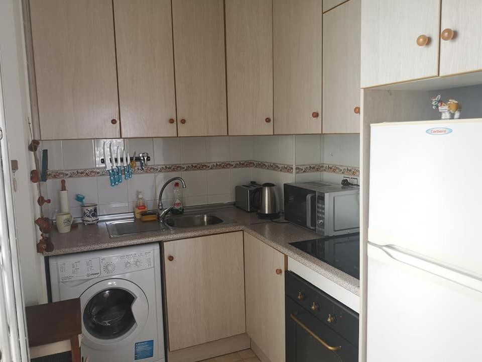 Kuchyň nebo kuchyňský kout v ubytování APARTMENT WALSH - LA ZENIA