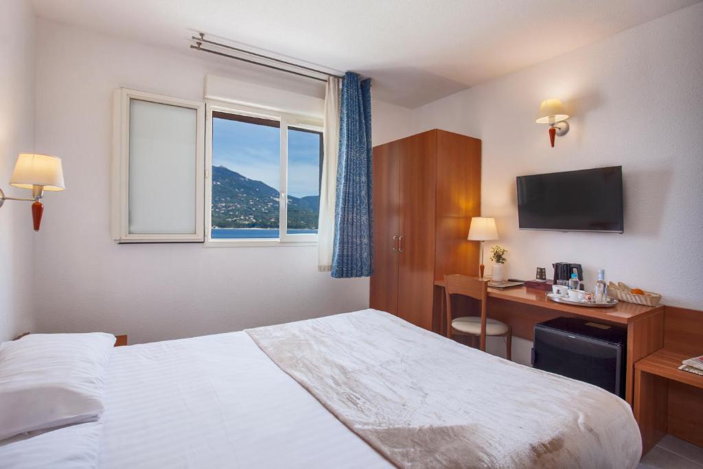 Postel nebo postele na pokoji v ubytování Le Neptune & Spa