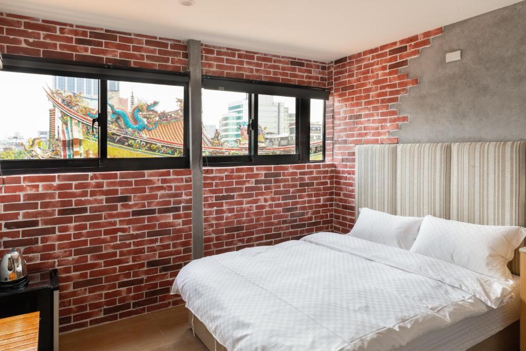 Postel nebo postele na pokoji v ubytování Longshan Inn