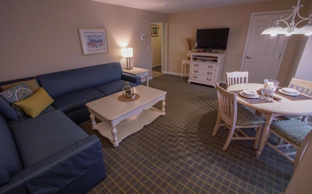 Cape Winds Resort - One-Bedroom Suite
