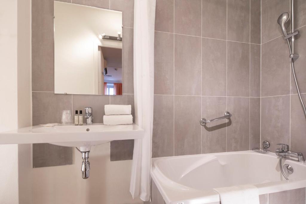 Hôtel Londres Saint Honoré - Resim 17