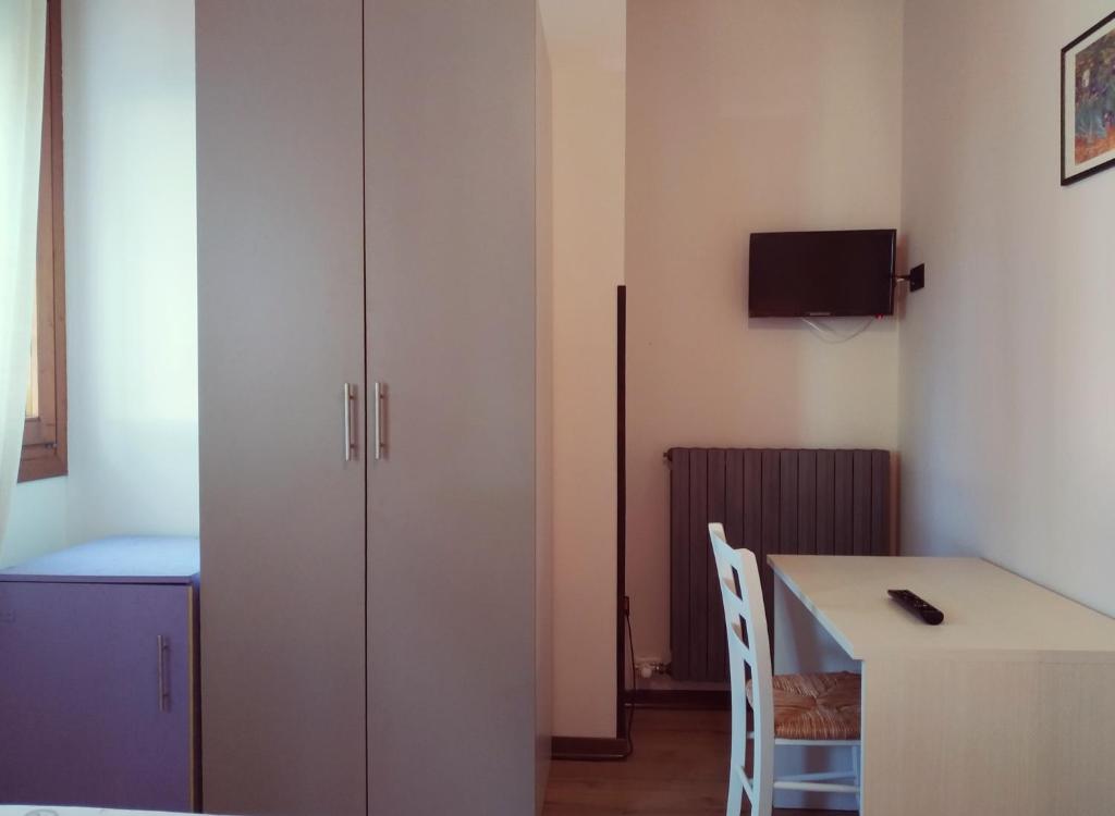 A television and/or entertainment centre at Agriturismo le Colonie