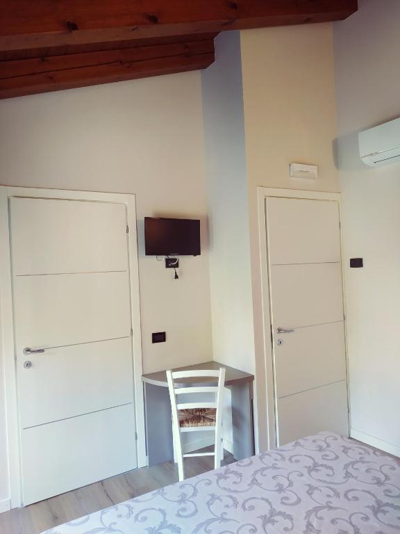 A television and/or entertainment centre at Agriturismo le Colonie