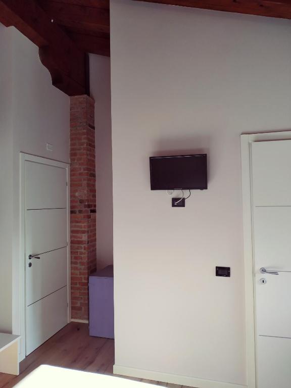 A television and/or entertainment centre at Agriturismo le Colonie