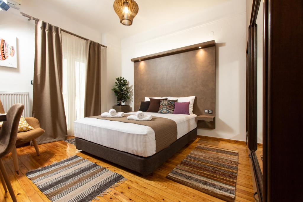 Кровать или кровати в номере Downtown Luxury Boutique Suites - the grand suite