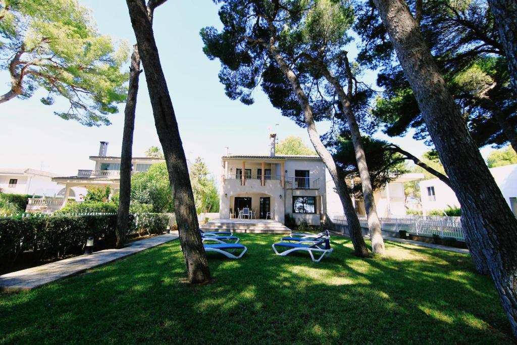 a view of a house with trees in the yard at Villa Ginesta 7 in Alcudia