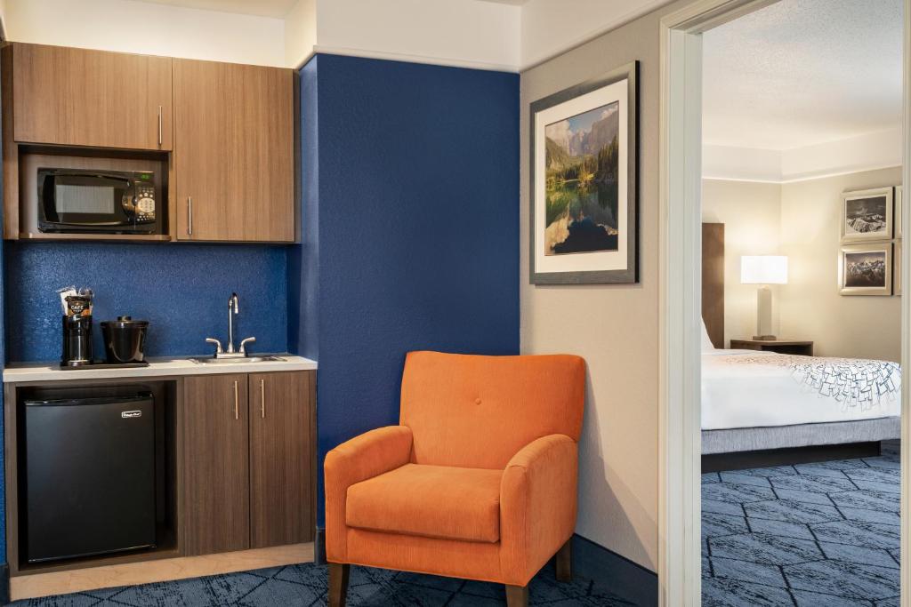 La Quinta Inn and Suites by Wyndham at WaTiki Waterpark - King Suite