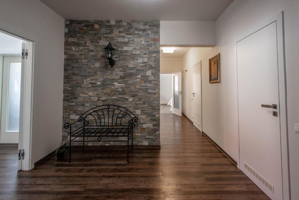 Fotografie z fotogalerie ubytování Unique Charles Bridge 2BDR Apartment. v Praze