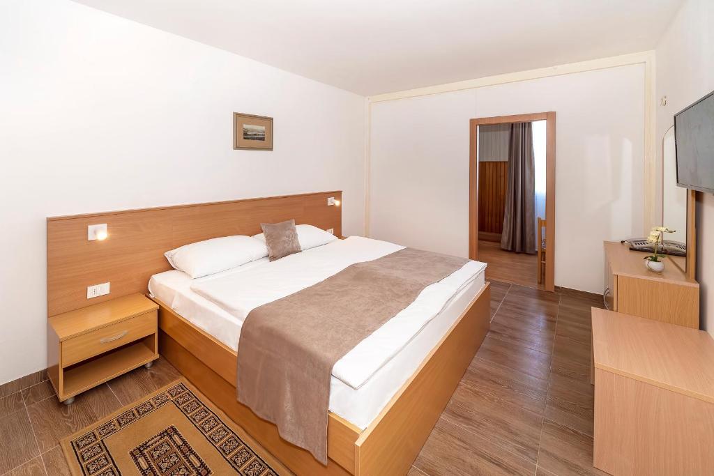 Postel nebo postele na pokoji v ubytování Hotel Omorika