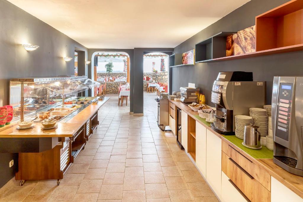 Kuchyň nebo kuchyňský kout v ubytování Hotel Omorika