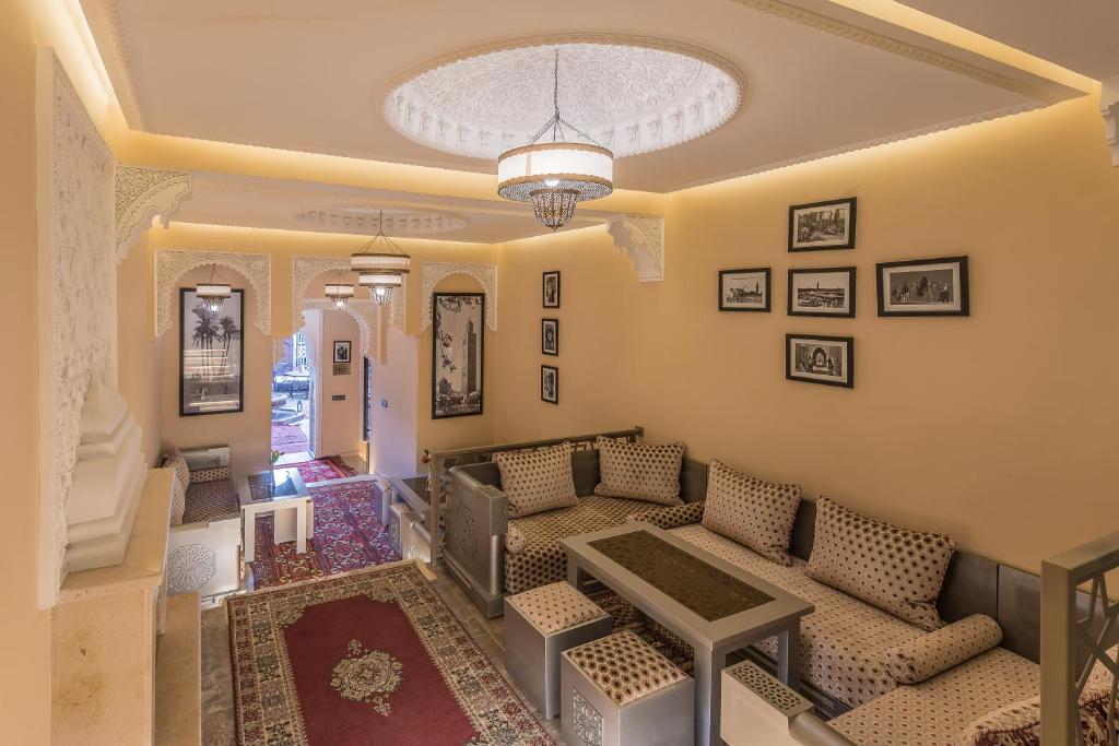 Un lugar para sentarse en Riad Les Oliviers & Spa
