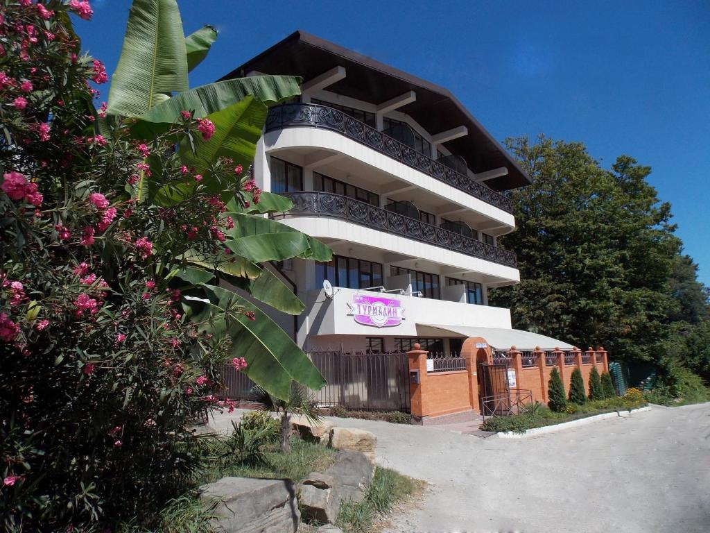 El edificio en el que está el hotel