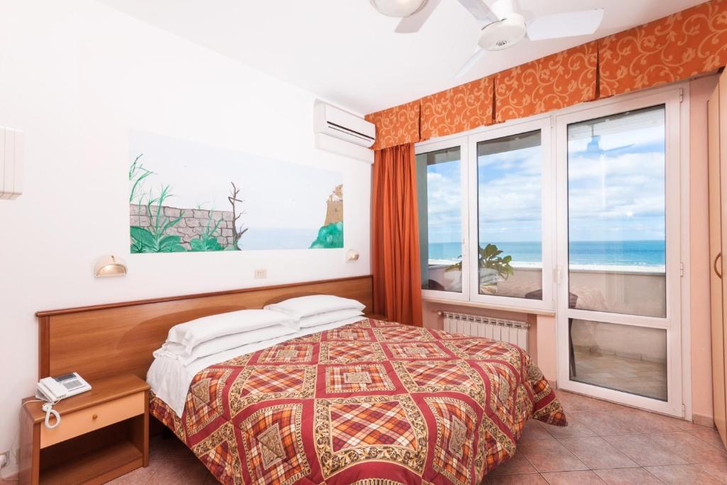 Postel nebo postele na pokoji v ubytování Hotel Ambasciatori