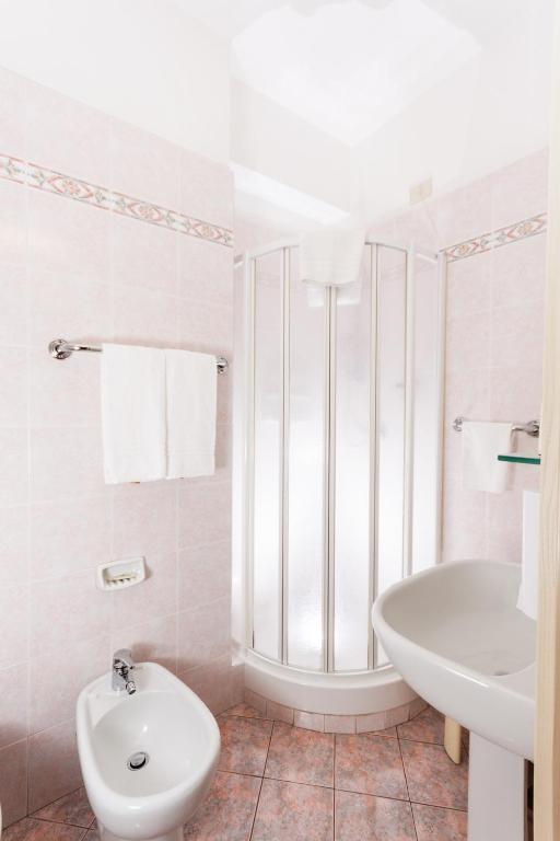 Koupelna v ubytování Hotel Ambasciatori