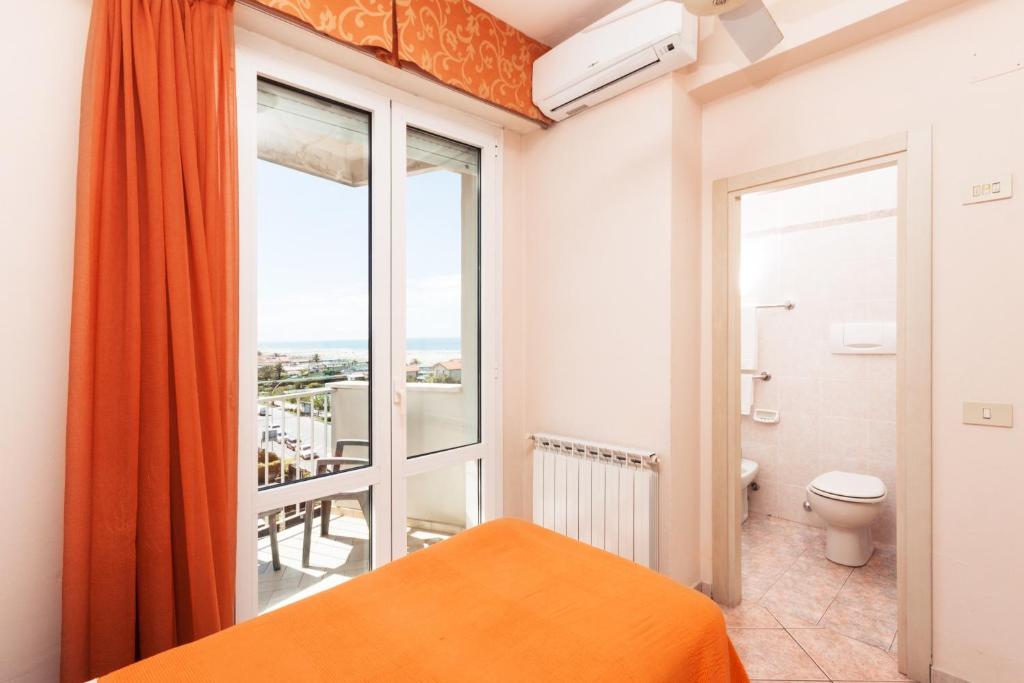 Postel nebo postele na pokoji v ubytování Hotel Ambasciatori