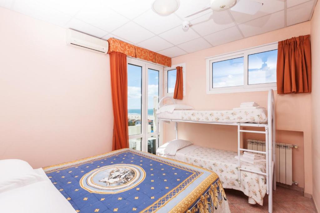 Postel nebo postele na pokoji v ubytování Hotel Ambasciatori