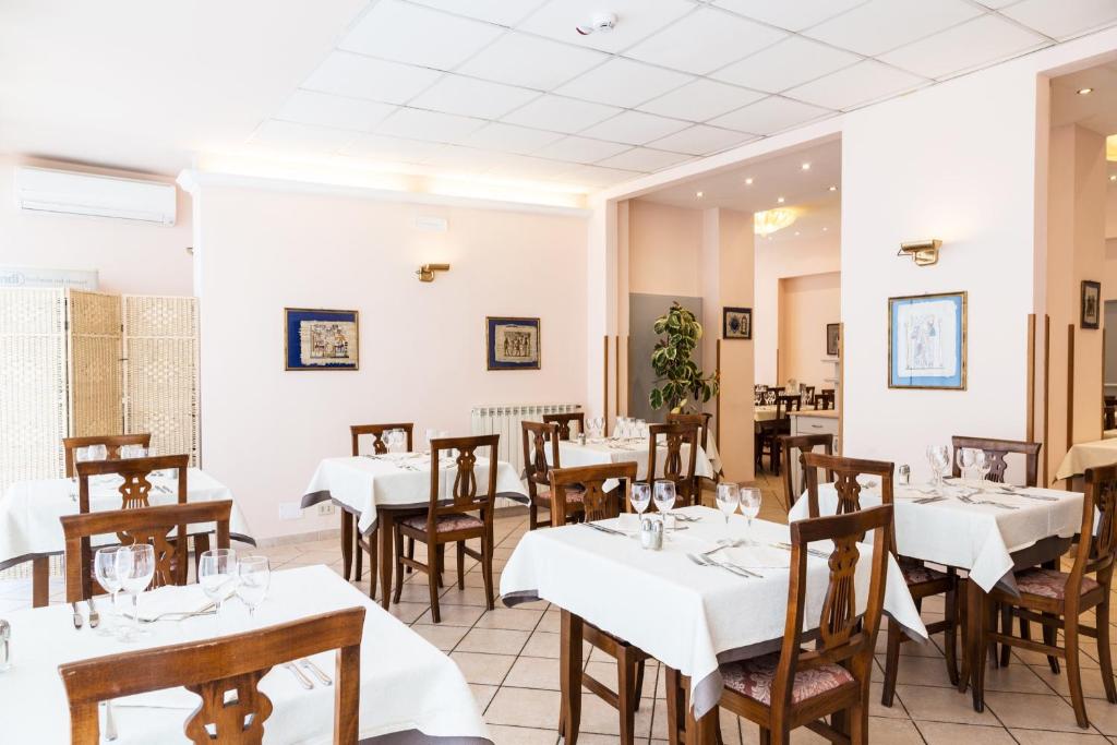 Restaurace v ubytování Hotel Ambasciatori