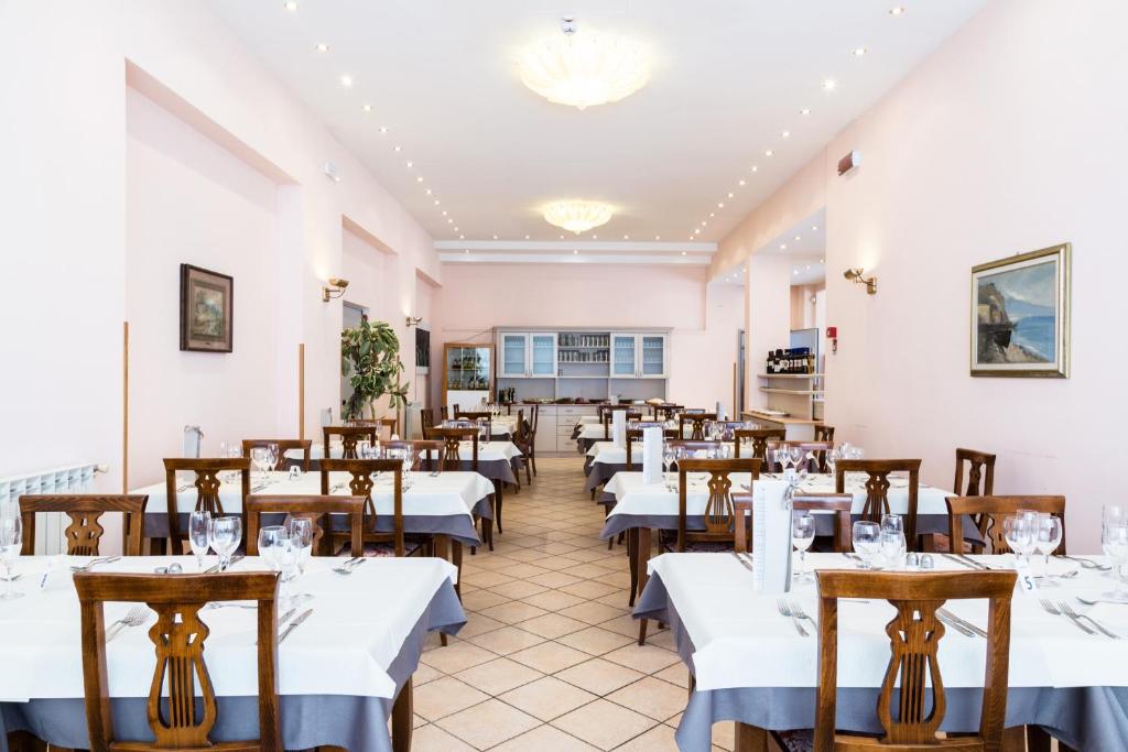 Restaurace v ubytování Hotel Ambasciatori