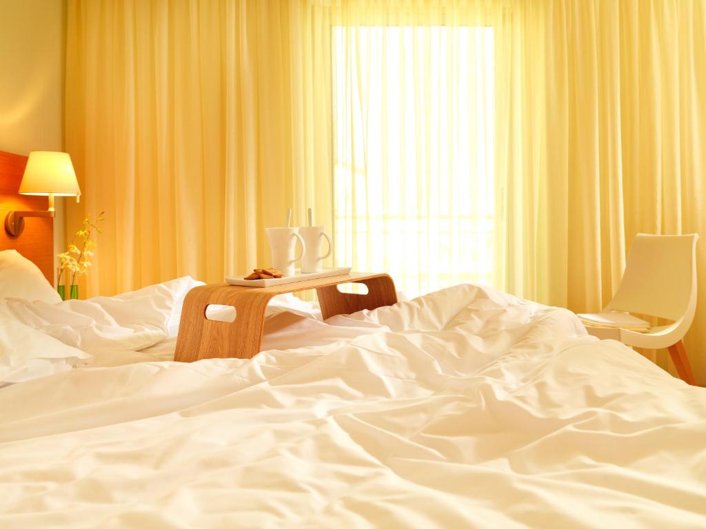 Postel nebo postele na pokoji v ubytování Elefsina Hotel