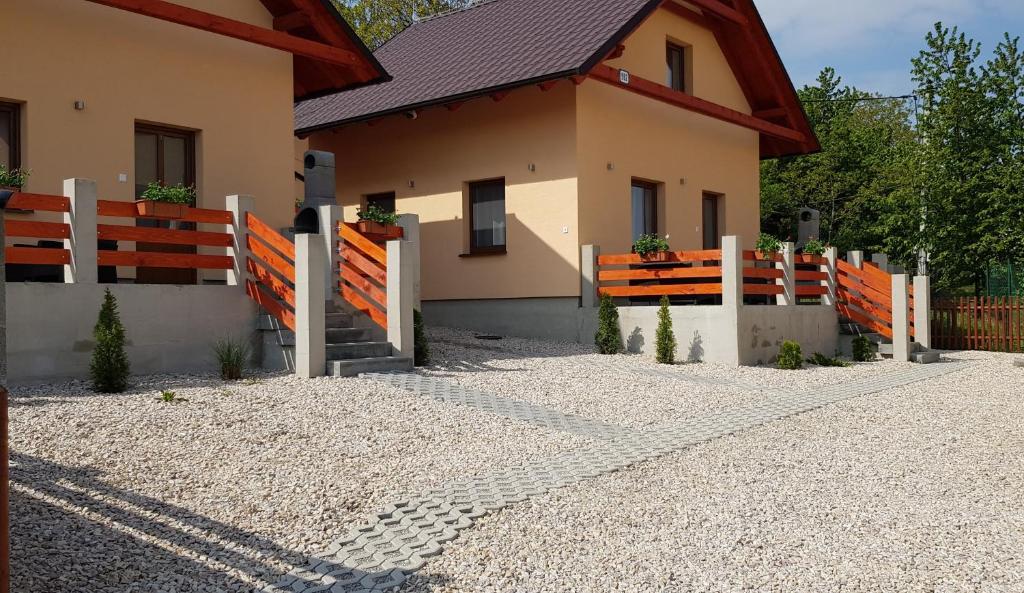 Budova, kde se prázdninový dům nachází