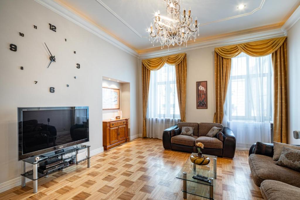 Old Riga 2 Bedroom Vecpilsetas Street Apartment - Three-Bedroom Apartment