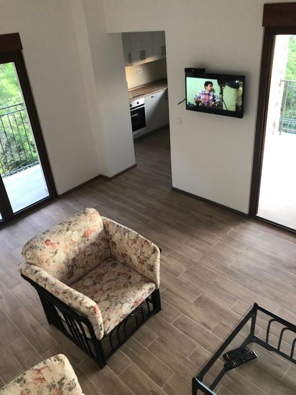 TV a/nebo společenská místnost v ubytování Apartments Villa Čučuk
