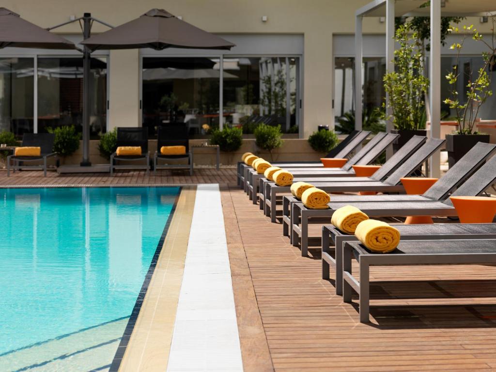 Bazén v ubytování Elefsina Hotel nebo v jeho okolí