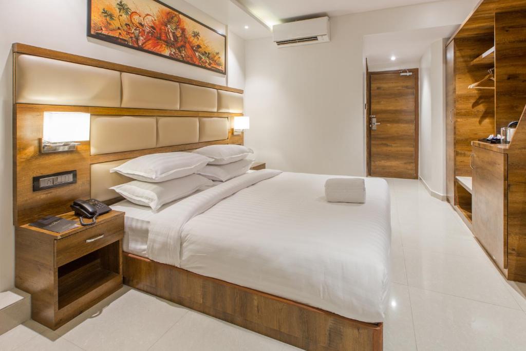 Postel nebo postele na pokoji v ubytování Aura One Hotel