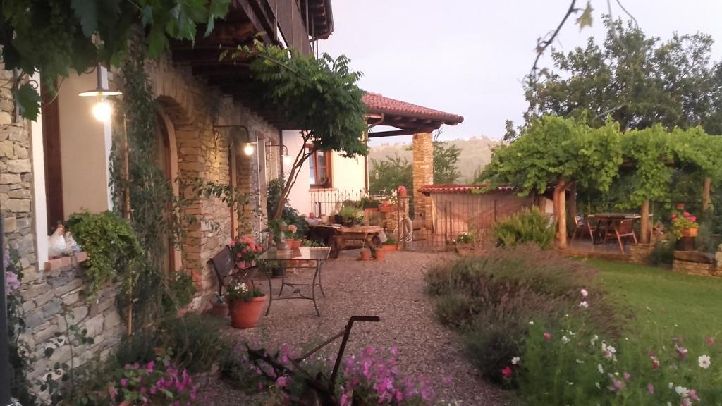 Zahrada ubytování Magiche Langhe