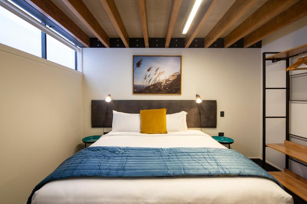 Postel nebo postele na pokoji v ubytování Koura Apartments Central Queenstown