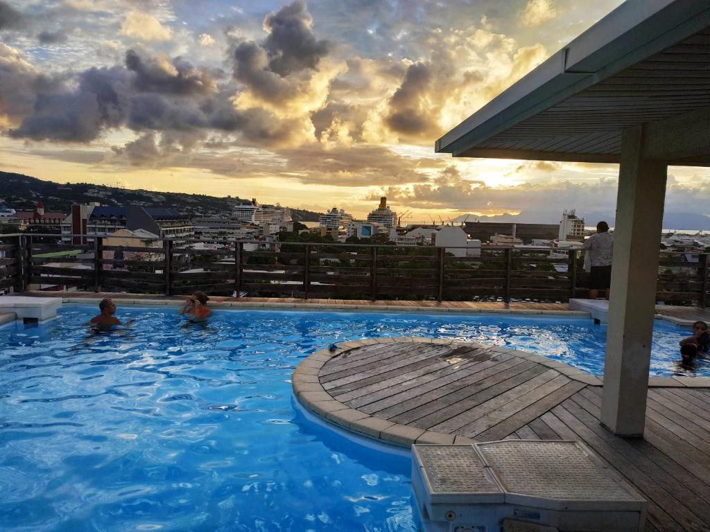 Kolam renang di atau dekat dengan Little home Tahiti