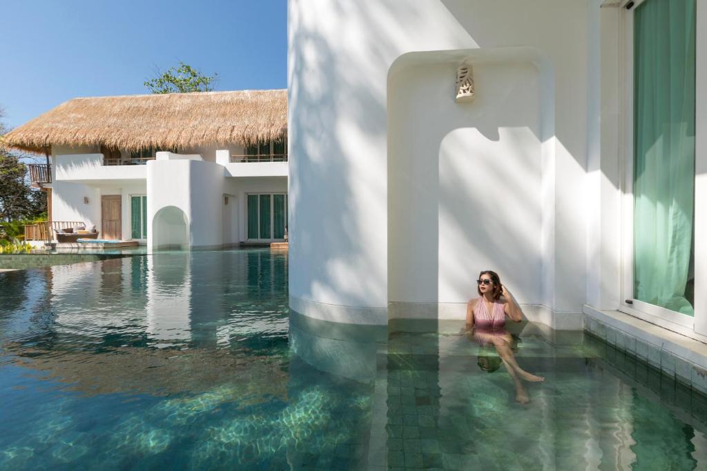 Bazén v ubytování Eden Beach Khaolak Resort and Spa A Lopesan Collection Hotel - SHA Extra Plus nebo v jeho okolí