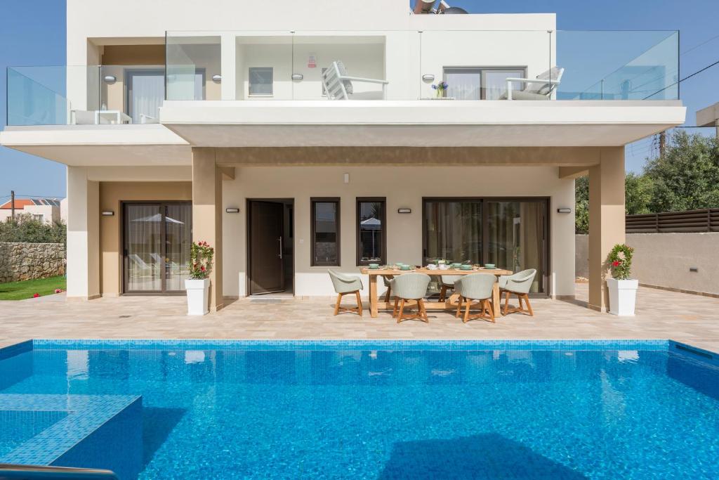 Bazén v ubytovaní Villa Kambos Platanias alebo v jeho blízkosti