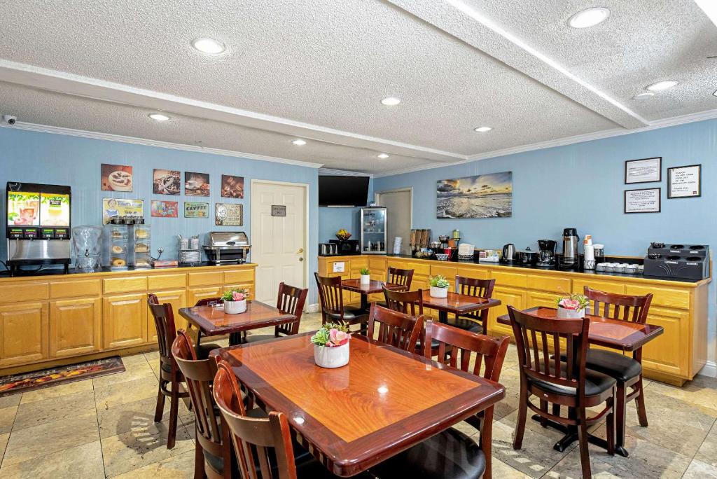 Clarion Inn Silicon Valley photo