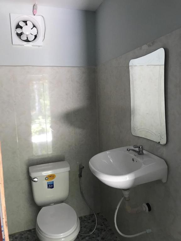 Ένα μπάνιο στο The Small Guest House