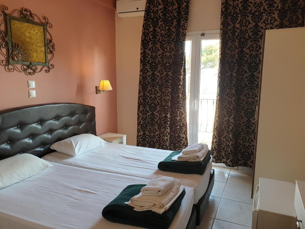 Letto o letti in una camera di Plaza Hotel
