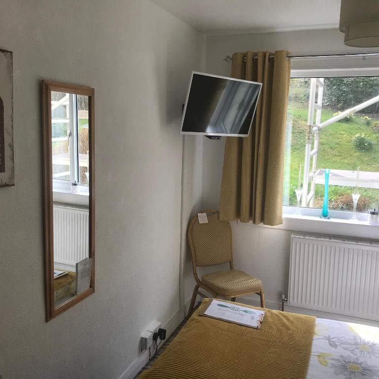 TV a/nebo společenská místnost v ubytování glenardran house