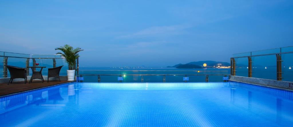 Phòng Gia Đình Deluxe Nhìn Ra Thành Phố