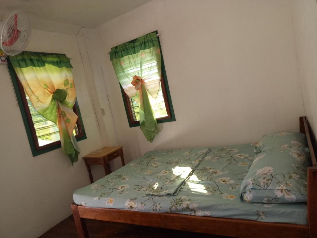 Postel nebo postele na pokoji v ubytování Jeno Tourist Inn