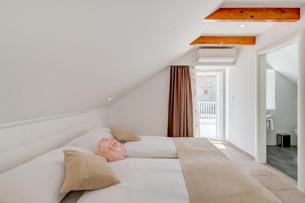 Apartments Villa Tudor - 13