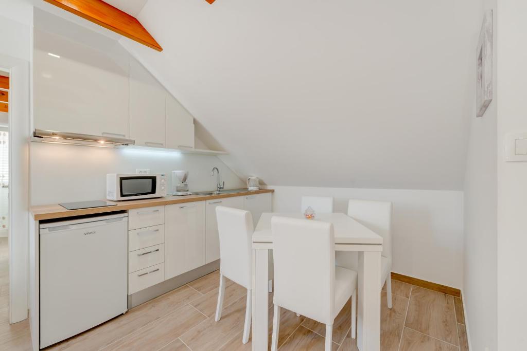 Apartments Villa Tudor - 9