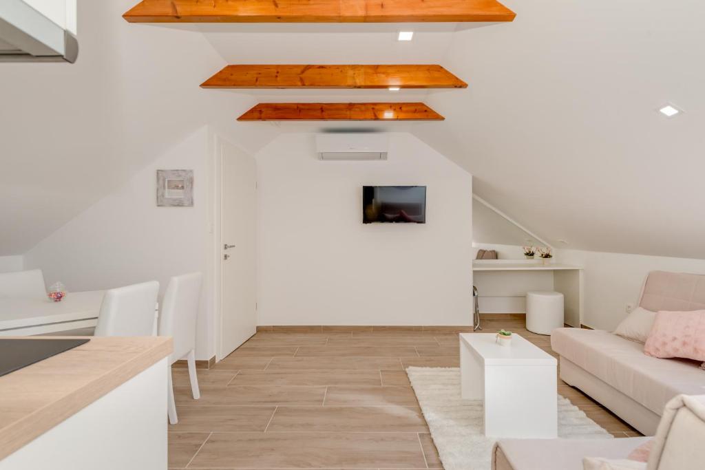 Apartments Villa Tudor - 7