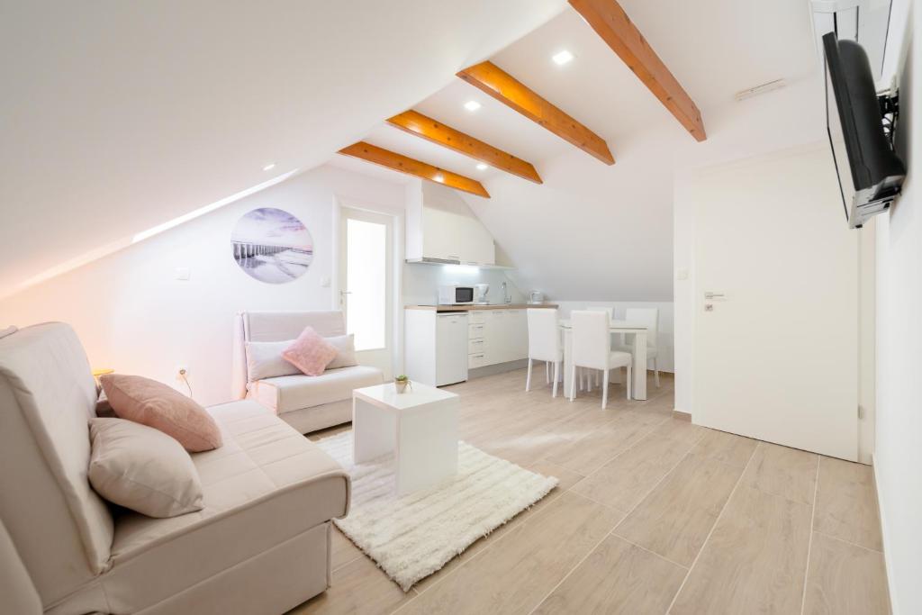 Apartments Villa Tudor - 4