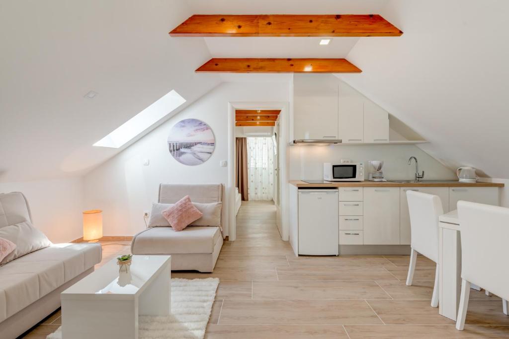 Apartments Villa Tudor - 3