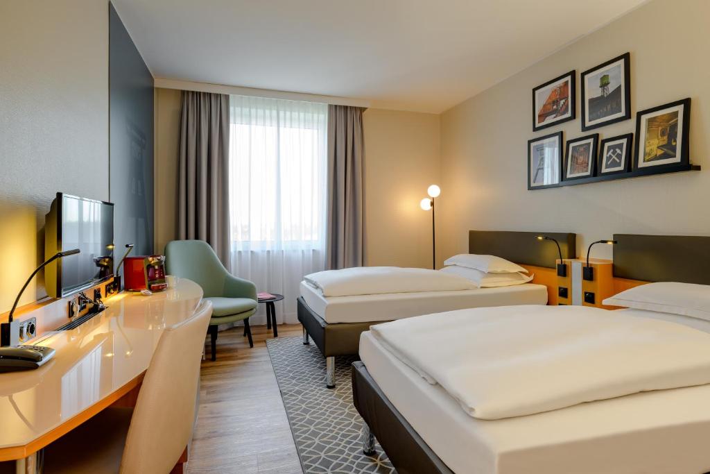 Postel nebo postele na pokoji v ubytování Mercure Hotel Bochum City